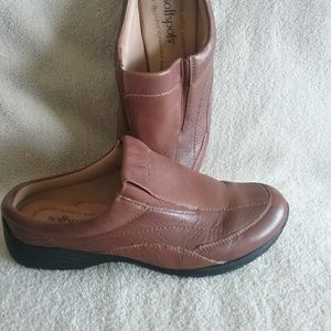 Softspots Shoes - WW size clogs Softspots Shoes - WW size clogs
